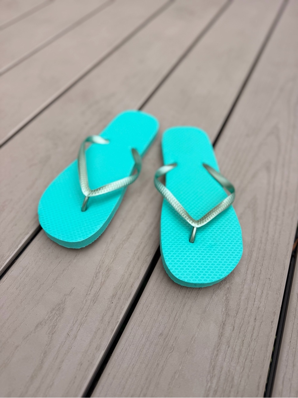 Women’s Turquoise Flip Flop Sandals - Metallic Strap Beach Slides